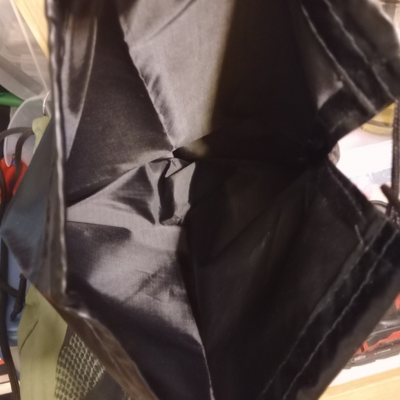 GREEN NIKE DRAWSTRING BAG AND NIKE TRACK AND FIELD SHOEBAG - Picture 13 of 14